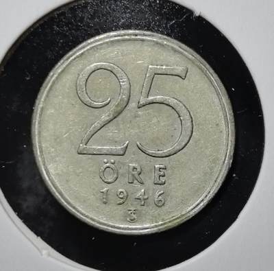 外国优质老铜币银币苏联纪念章，每周六晚九点倒数截拍，满百包邮可寄存，持续收拍 - 瑞典1946年25欧尔银币。正面为瑞典王冠国徽，背面标注面值与年份，是瑞典战时经济与货币史的实物见证