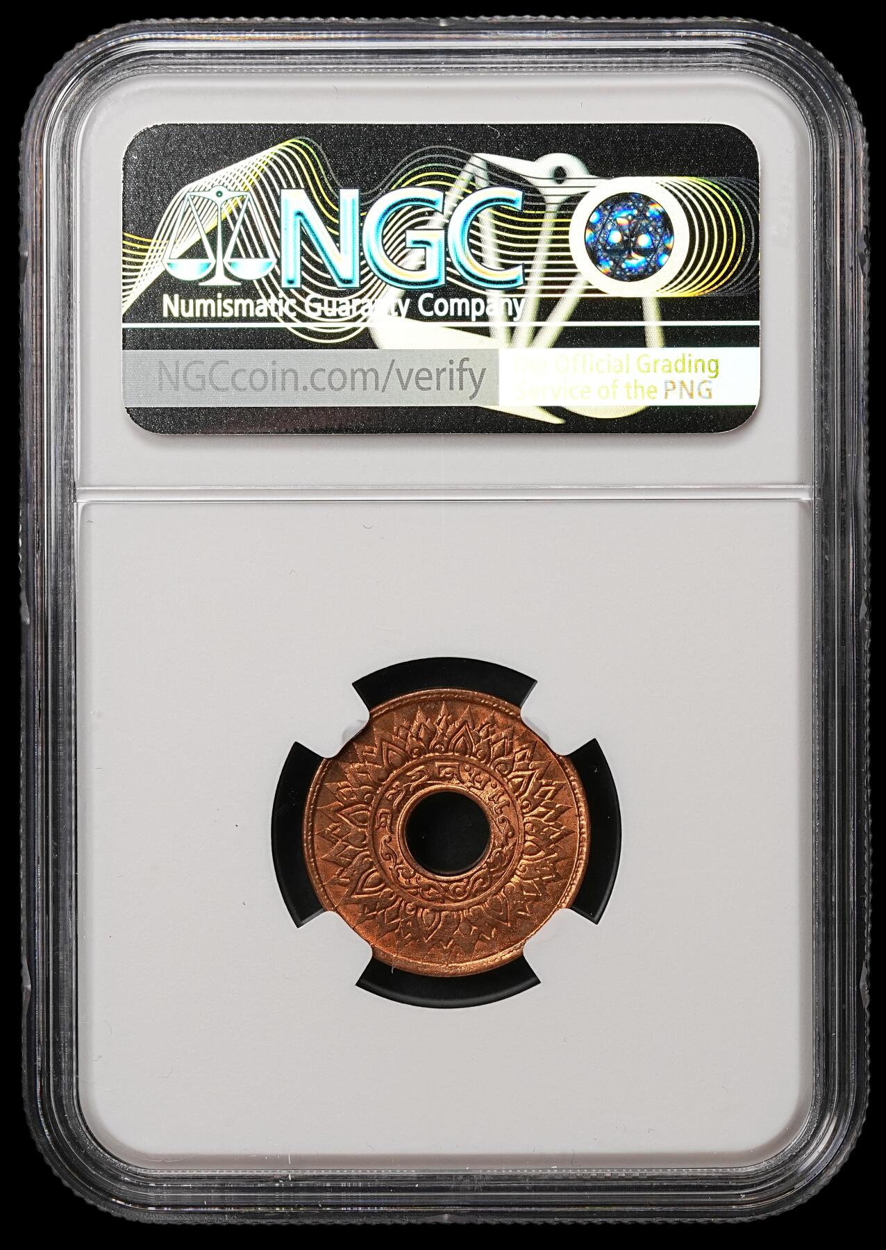 修遠堂世界钱币第108期 NGC MS65RD 1941年泰国中孔1萨当铜币