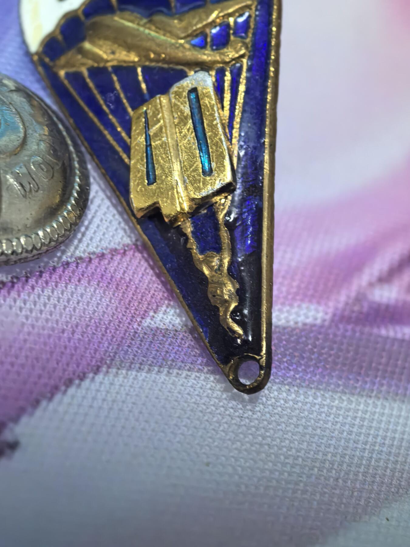 苏联勋章奖章拍卖 本次有亚捏，苏联艺术家，2次英雄的奖状，国际运动员全套等好货 不要错过 3月20日晚上九点结束在麦稀奇 找不到的加我qq或者微信都是184277308备注苏章拍卖。