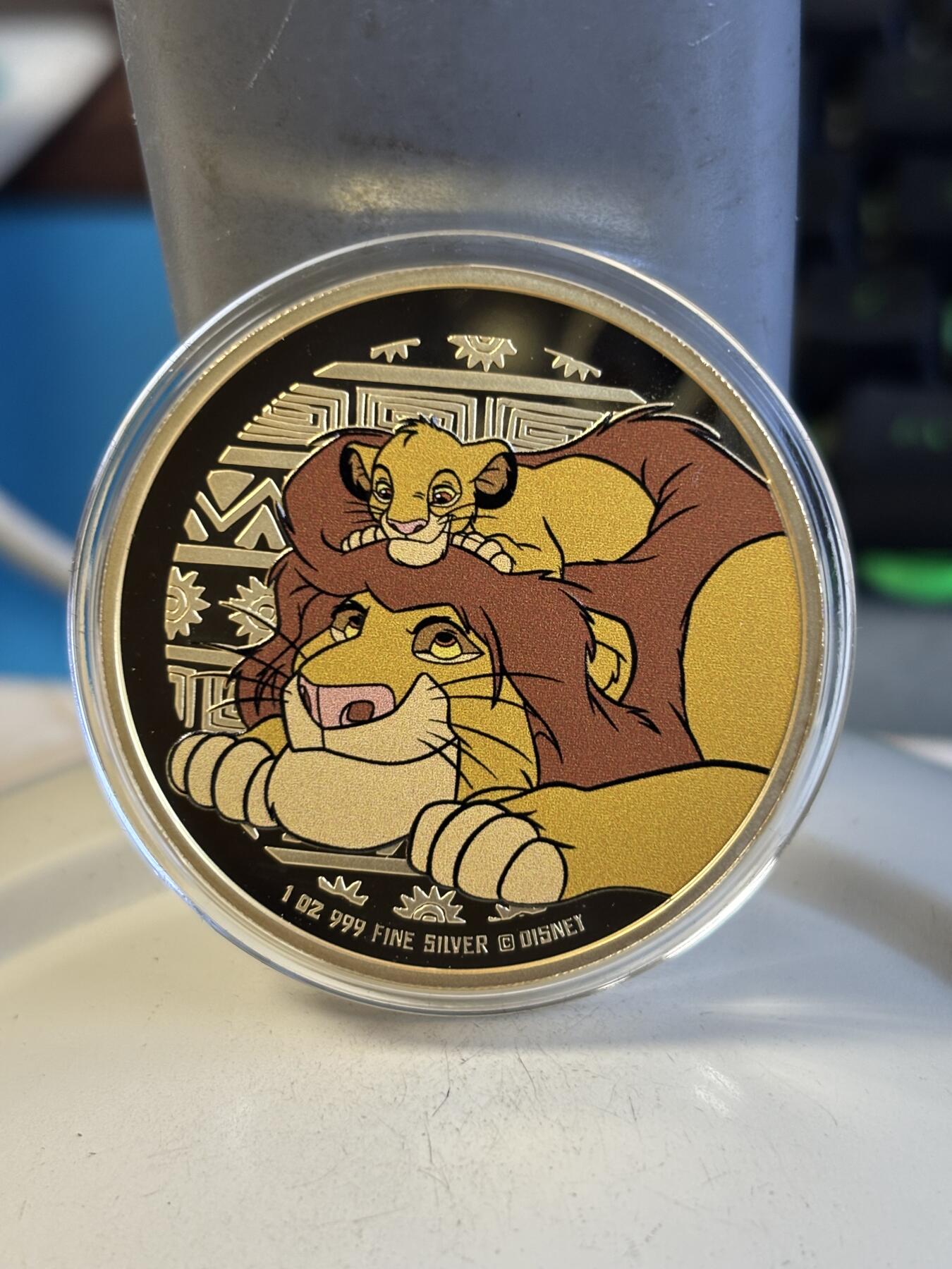 第194期拍卖 纽埃2024年狮子王穆法萨和辛巴1盎司镀金版本银币，999银，发行1994枚