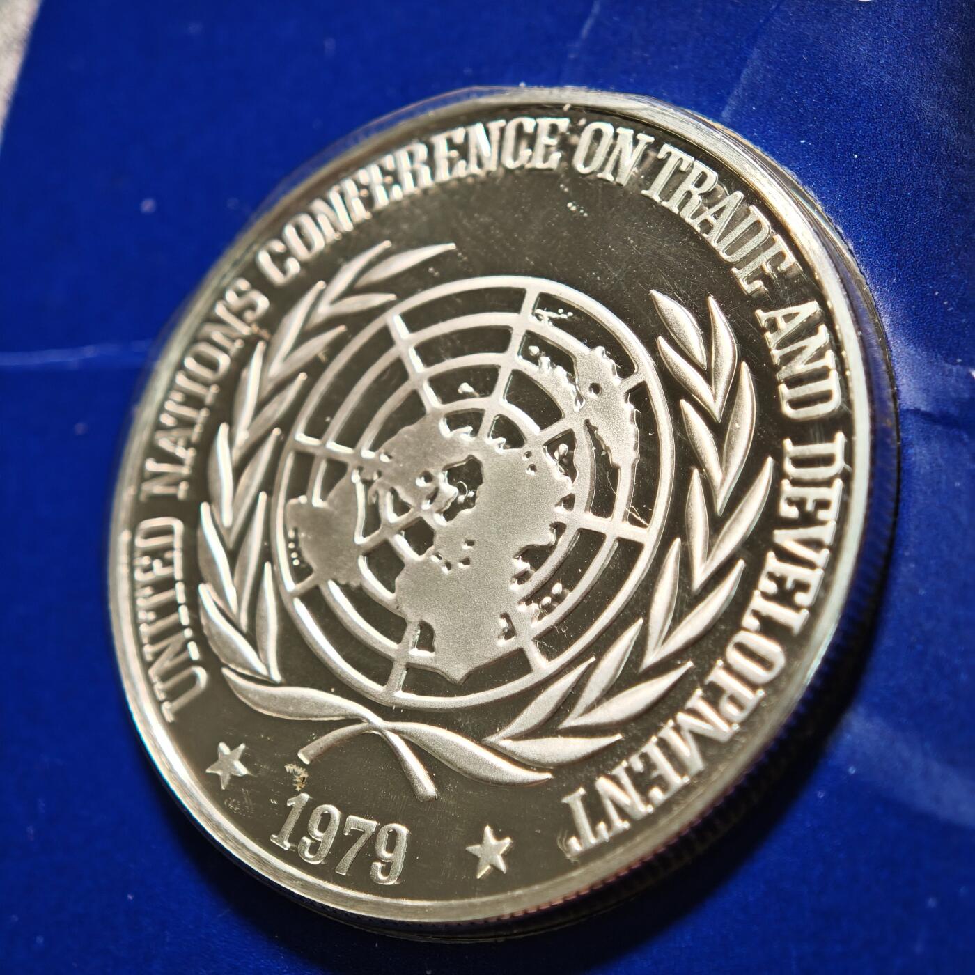 【德藏】世界币章拍卖第168期（拍品征集中~欢迎藏友联系） 1979年 菲律宾联合国贸易和发展会议25比索纪念银币 直径约：38mm；重约：25g