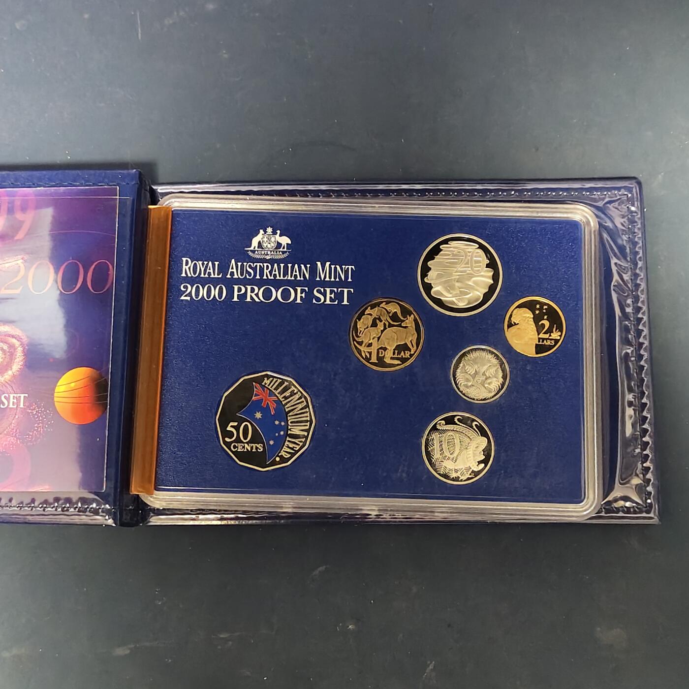 【全场包邮】纯粹捡漏拍513场 澳大利亚2000年千禧年主题官方精制套币-盒证全-含50分彩色精制纪念币