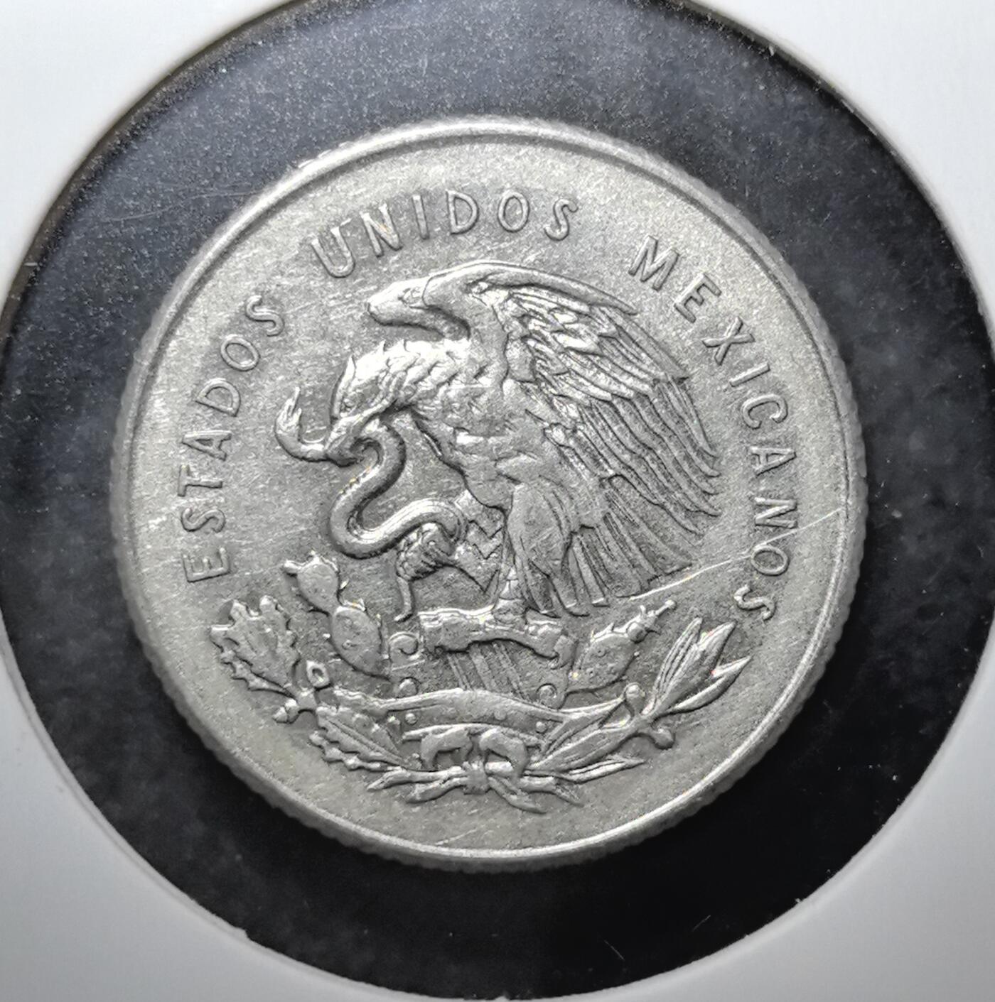 外国优质老铜币银币苏联纪念章，每周六晚九点倒数截拍，满百包邮可寄存，持续收拍 墨西哥1951年25分银币。正面为墨西哥国徽 “鹰蛇仙人掌”，背面是象征正义的天平与 “自由” 字样，见证墨西哥战后货币体系。