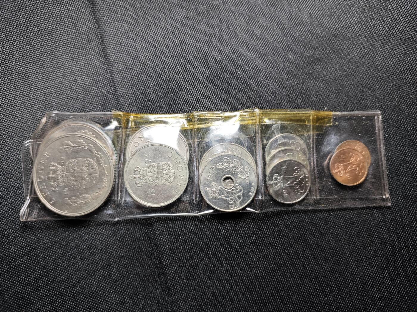 KK钱币收藏小铺   套币专场 2月预留时间 周末发货  丹麦男头女王大小面值各一套 含好品