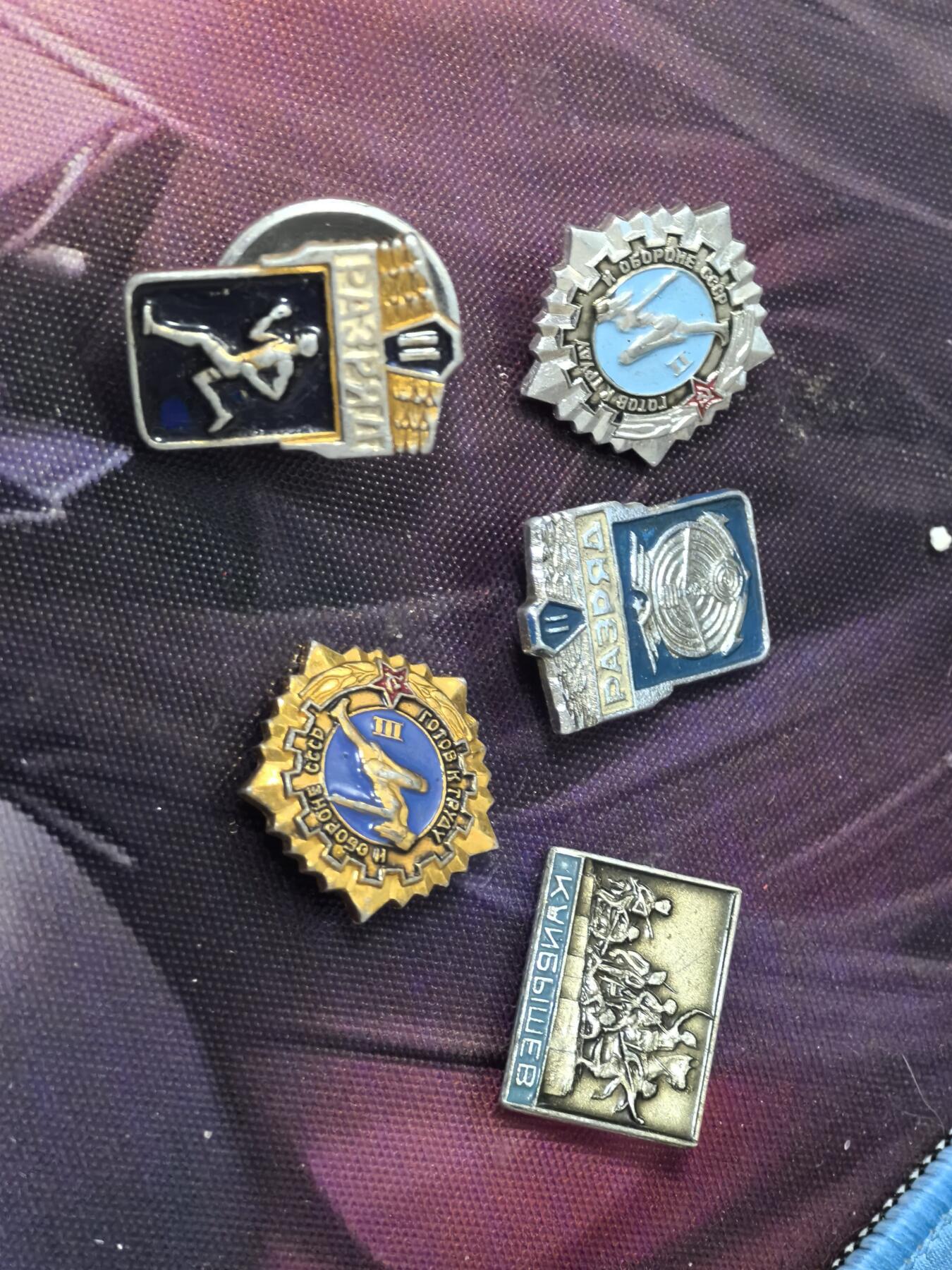 苏联勋章奖章拍卖 本次有亚捏，苏联艺术家，2次英雄的奖状，国际运动员全套等好货 不要错过 3月20日晚上九点结束在麦稀奇 找不到的加我qq或者微信都是184277308备注苏章拍卖。