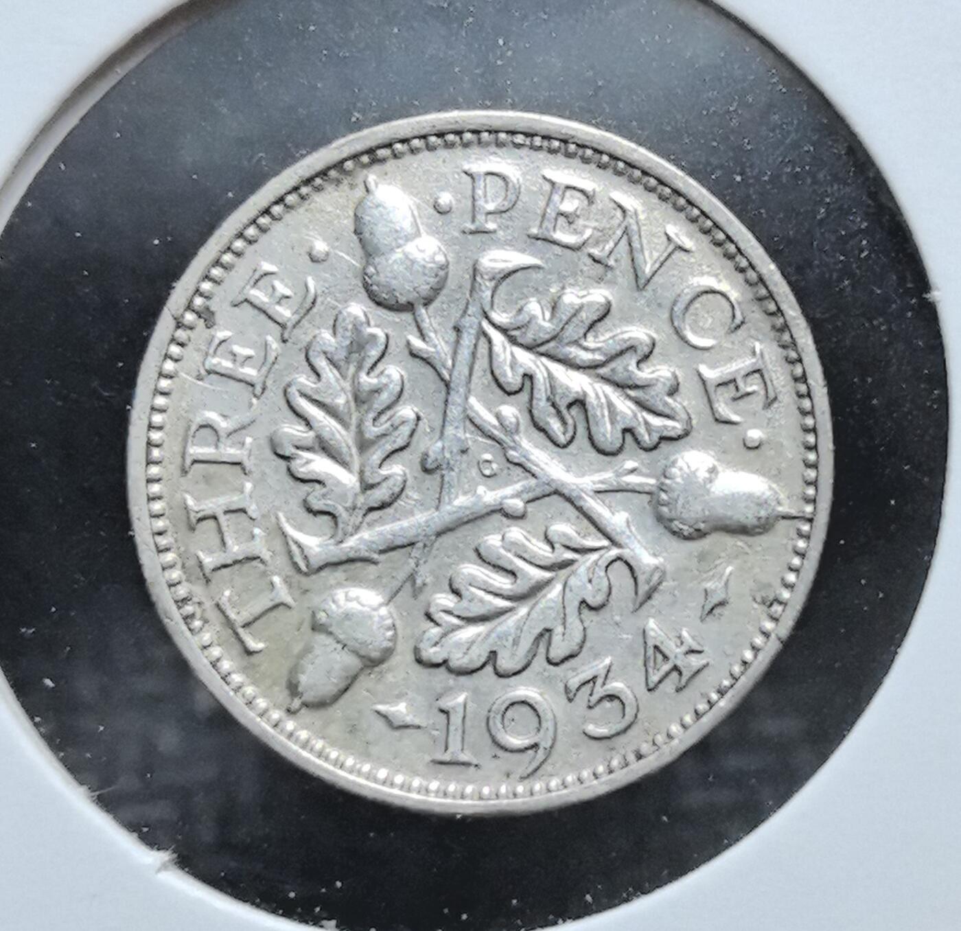 外国优质老铜币银币苏联纪念章，每周六晚九点倒数截拍，满百包邮可寄存，持续收拍 英国乔治五世1934年3 便士银币。正面为国王头像，背面是橡叶与橡果纹饰，见证英国战前货币体系，是英联邦传统小面值辅币的典型代表。