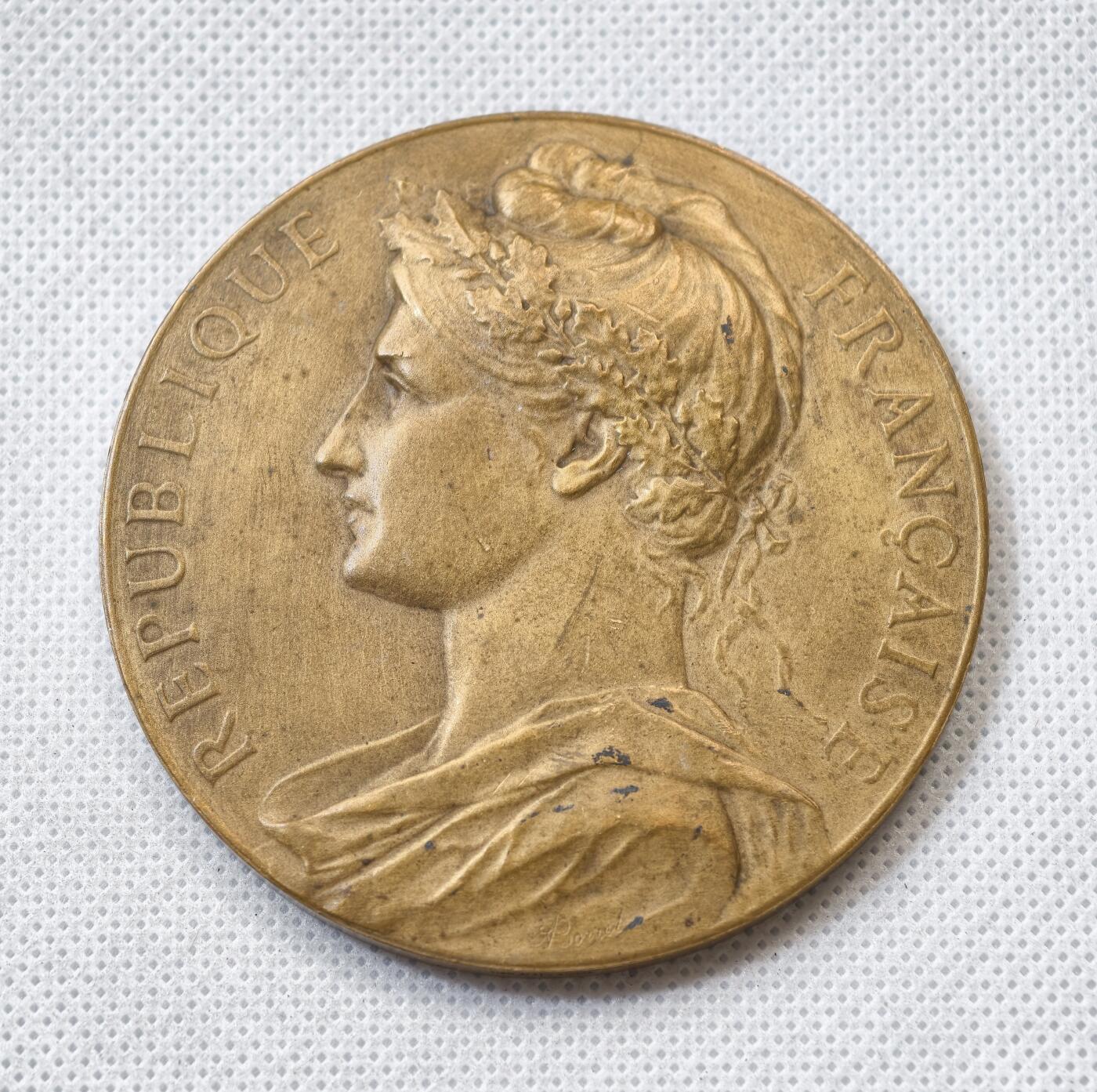 甄臻铺-世界币章拍卖（第55期），3月28日甄品场（直播拍卖）拍品征集中，送拍享返佣金等优惠多多