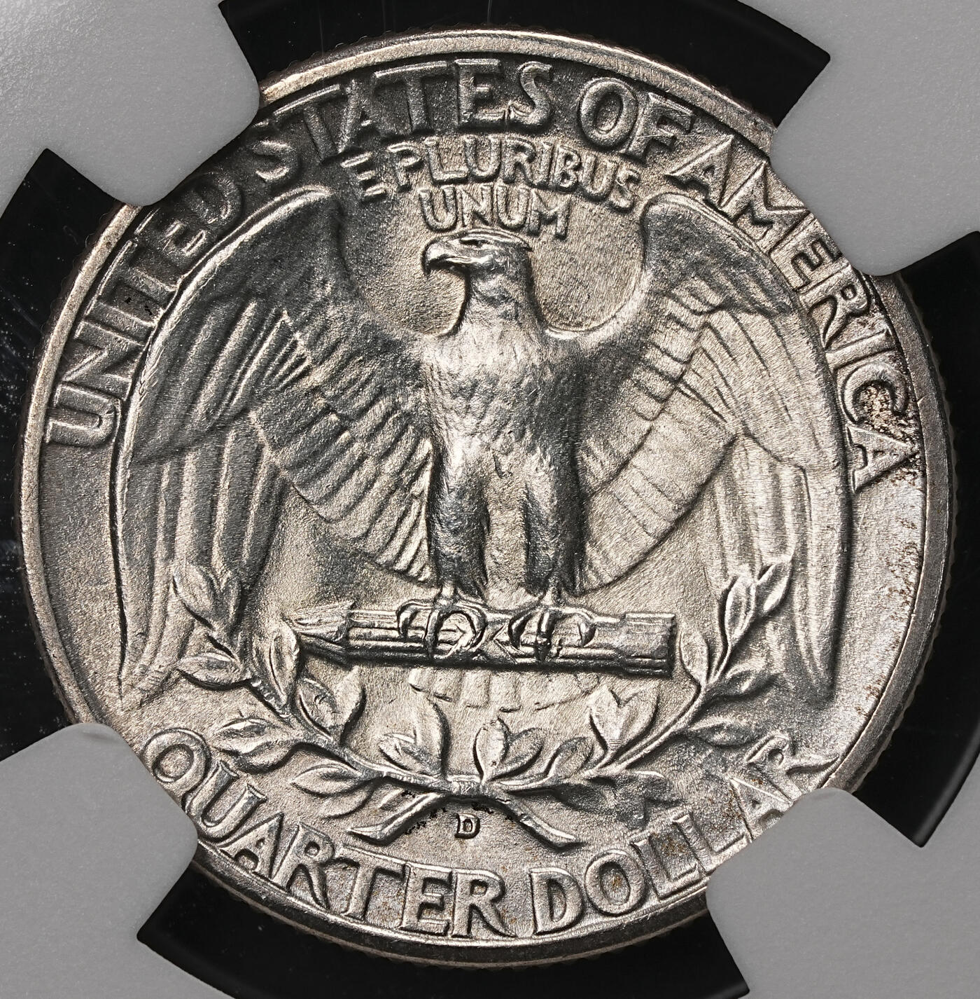 修遠堂世界钱币第108期 NGC MS65 1945年美国25美分银币，D厂铭