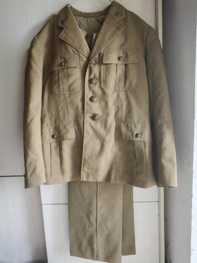 韵星假日军品类拍卖第47期 -- Rimey Holidays Militaria Auction 47 - 波兰人民共和国人民军常服一套（带裤子） 带识别标识证章