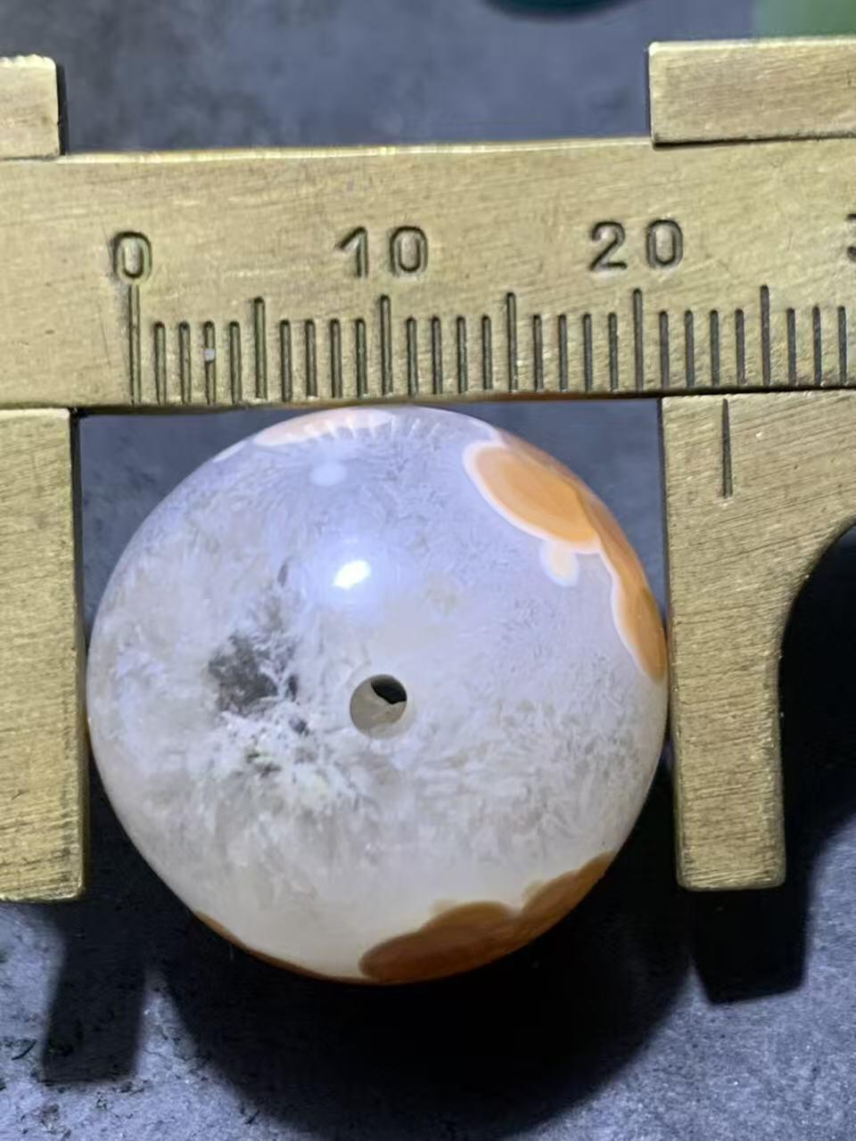 精美高玉化冰飘糖心料气泡纹战国红玛瑙随形圆珠一个！