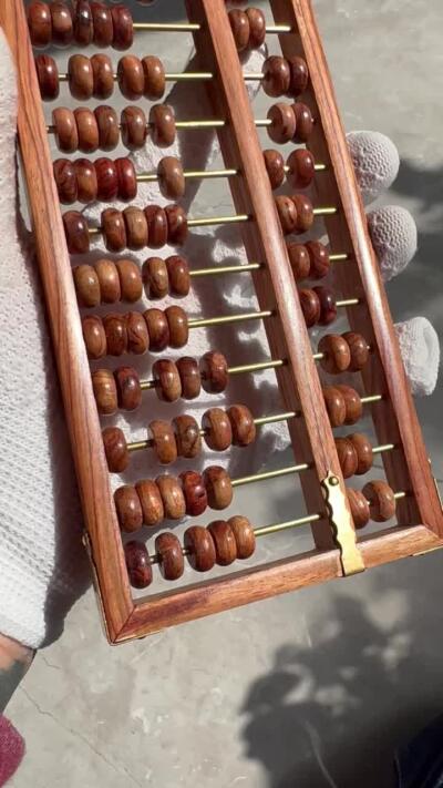 零元拍：“算盘一响，黄金万两”海南黄花梨十三档算盘。尺寸：203/93/13.5MM
