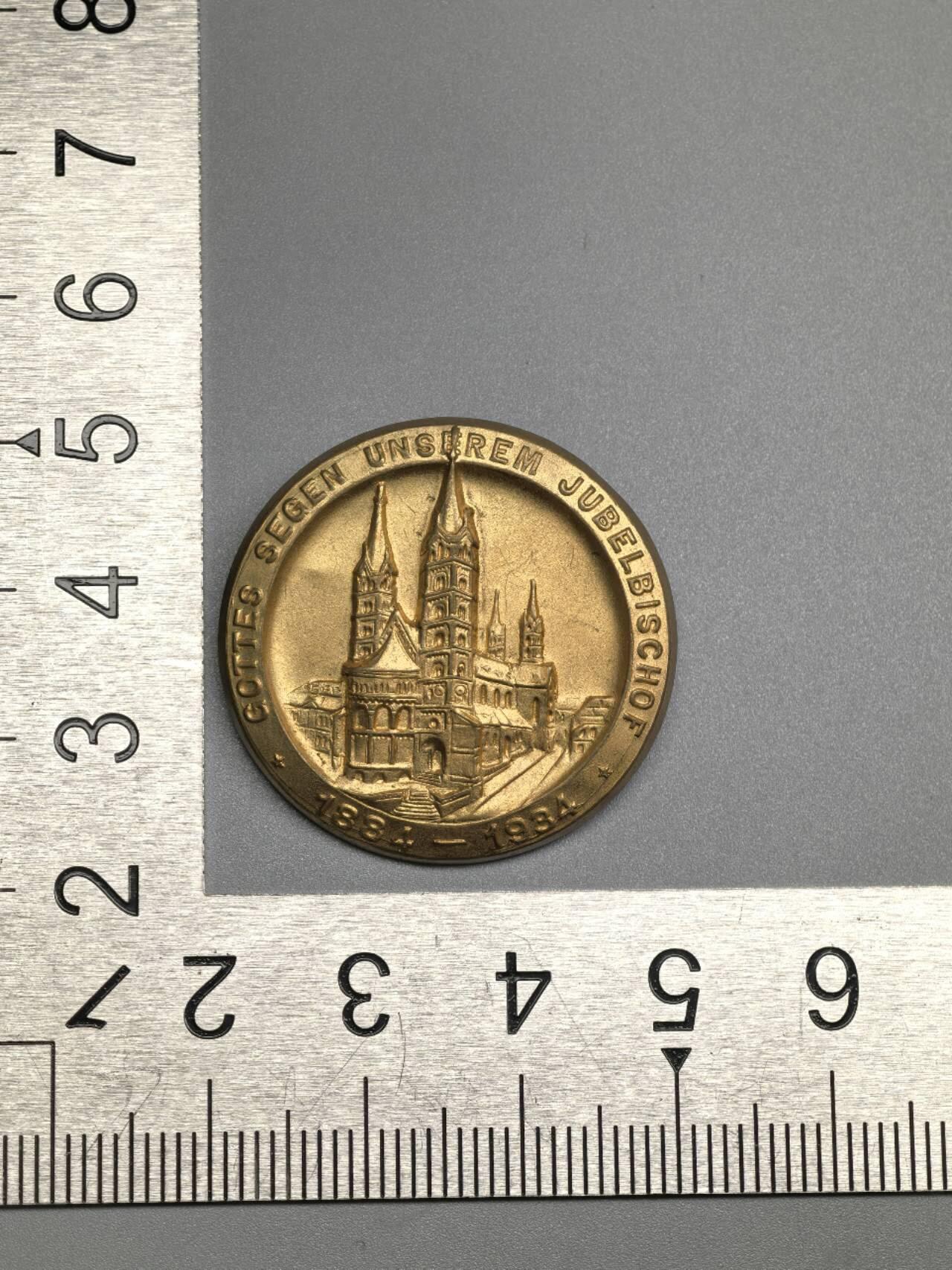 小驴勋章奖章收藏3月21日周六晚六点拍卖（珍爱和平，收藏战争，铭记历史，勿忘国耻，忠党爱国。有偿代拍，送拍规则在简介最后，参拍须阅读规则后再参拍，关系到运费包装发货时效真假辨别等关键信息，拍卖时不再发原图，看大图店主微信码在拍卖店铺介绍里） 科隆教堂证章