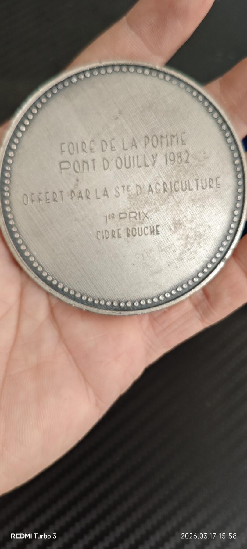 法国1982年「苹果博览会/苹果节」一等奖纪念章，带原盒，原盒破损