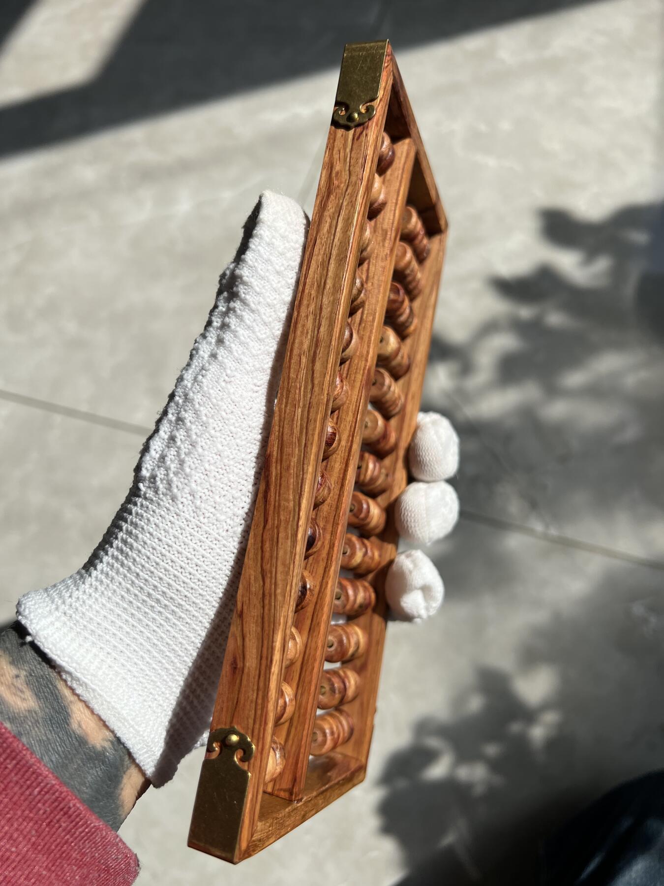 零元拍：“算盘一响，黄金万两”海南黄花梨十三档算盘。尺寸：203/93/13.5MM