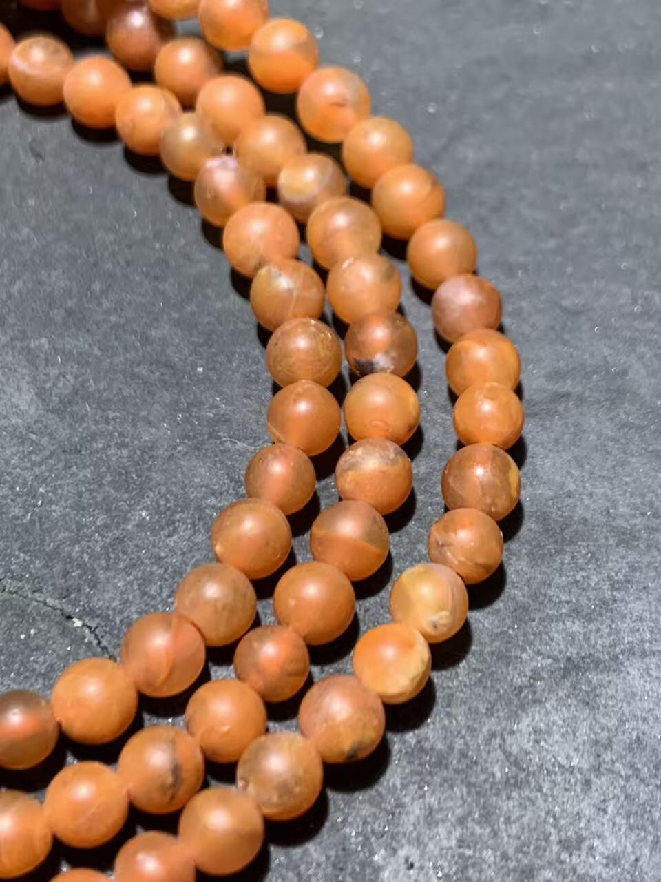 保山南红亚光多圈手串一条，