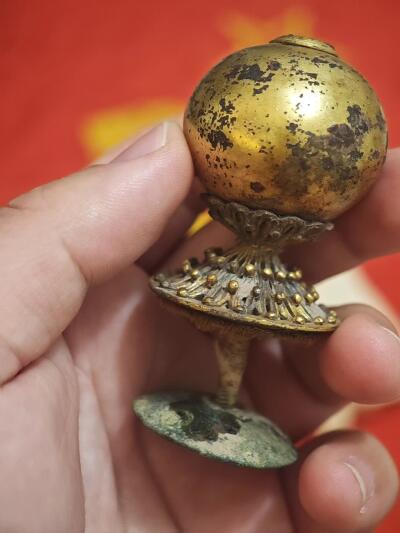 橙子收藏第六期 铜鎏金素面球形顶戴，清代七品顶戴