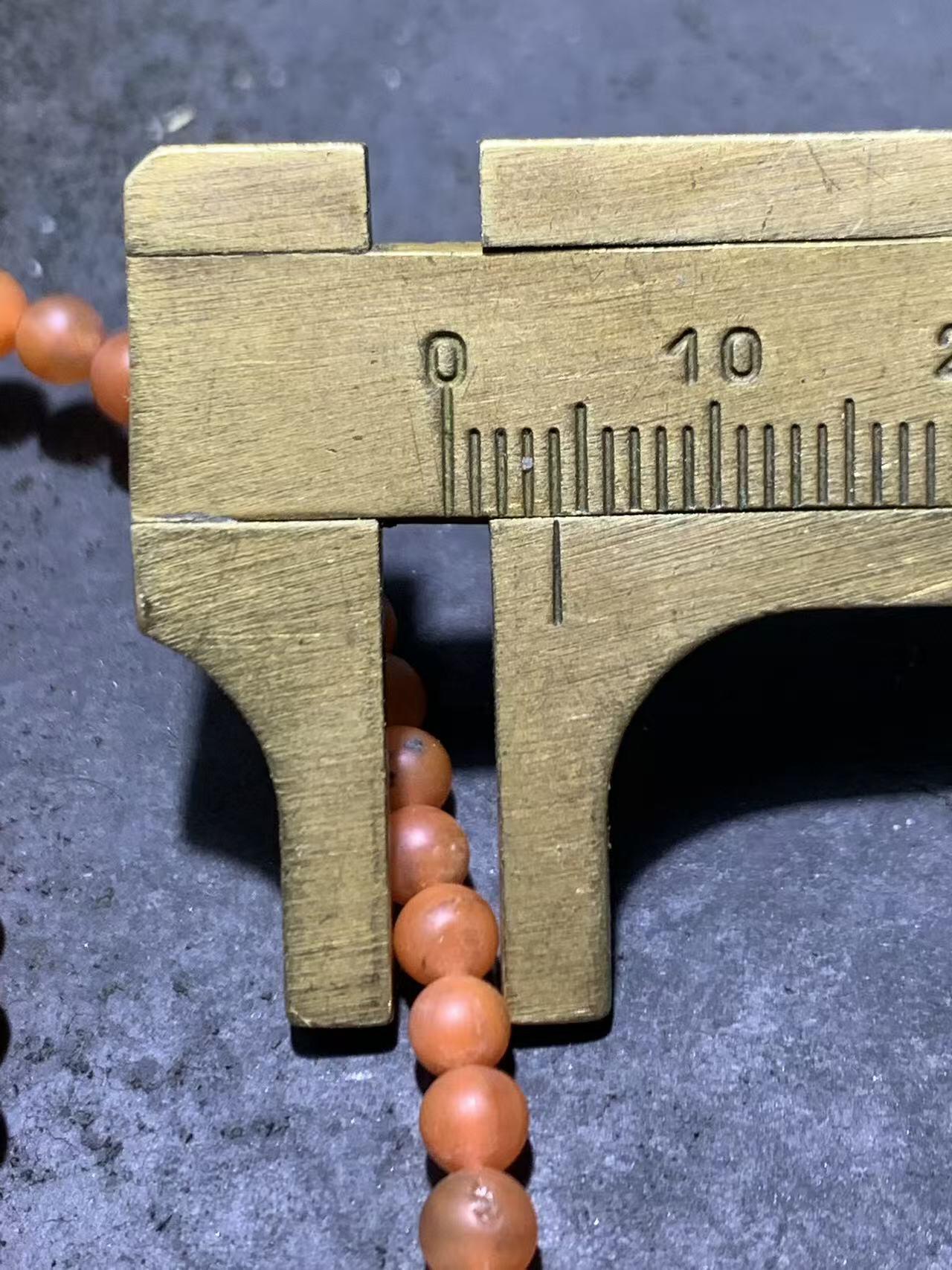 保山南红亚光多圈手串一条，