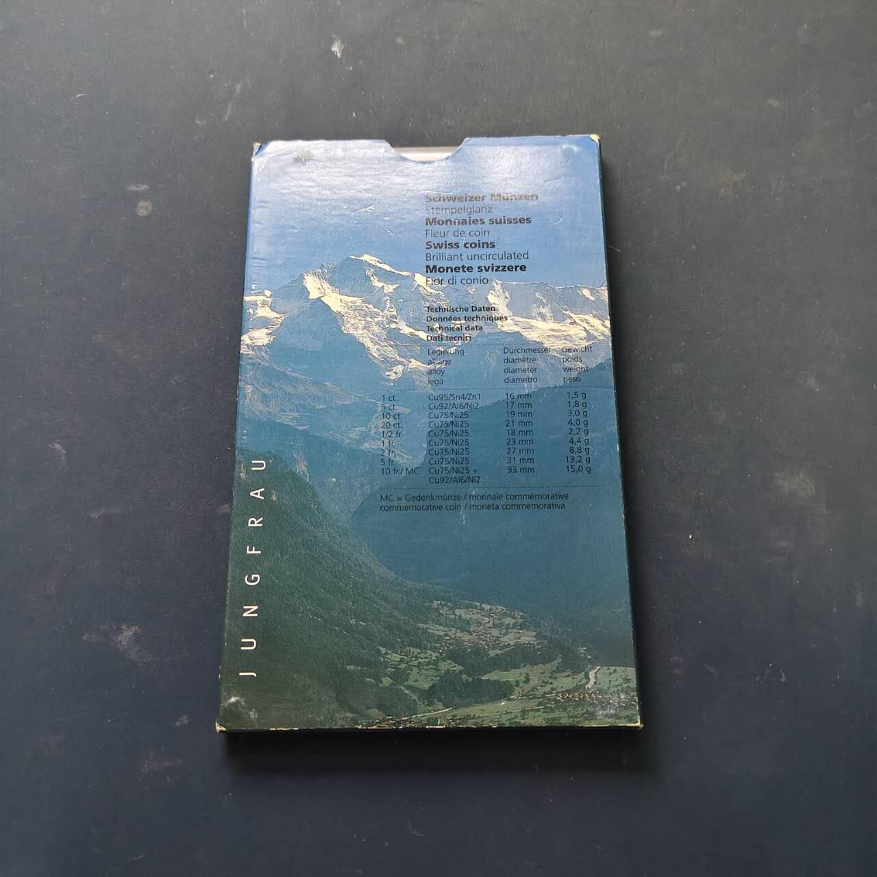 【全场包邮】纯粹捡漏拍513场 瑞士2005年官方红盒精制套币-含10法郎少女峰双色纪念币