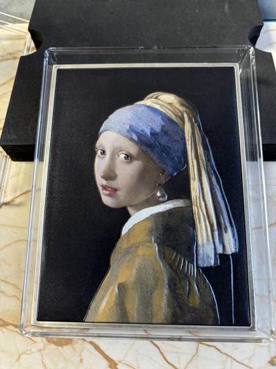 第193期拍卖 - 乍得2023年世界名画系列珍珠耳环少女2盎司彩色银币，2盎司银+33.5盎司铜，有磕碰