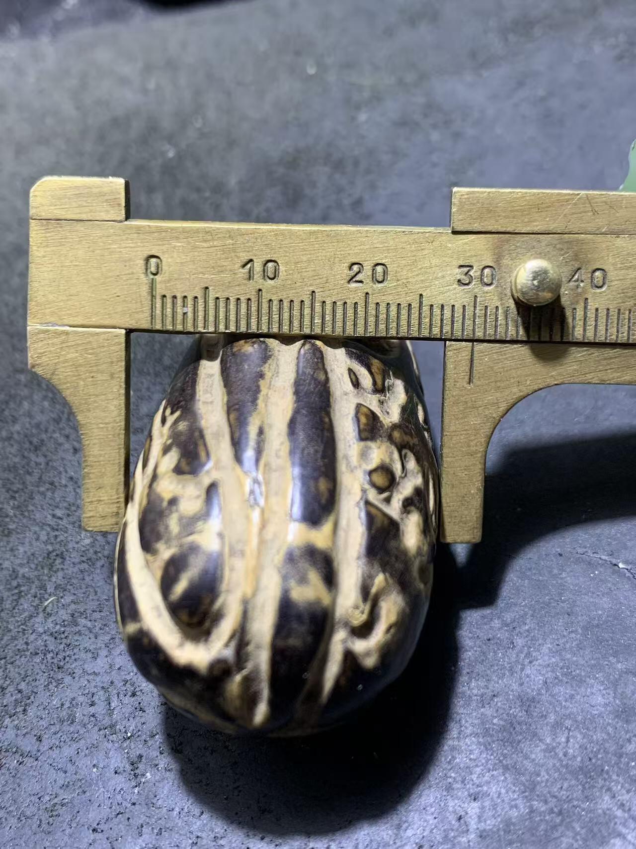 精美千眼菩提黑果把件一个，