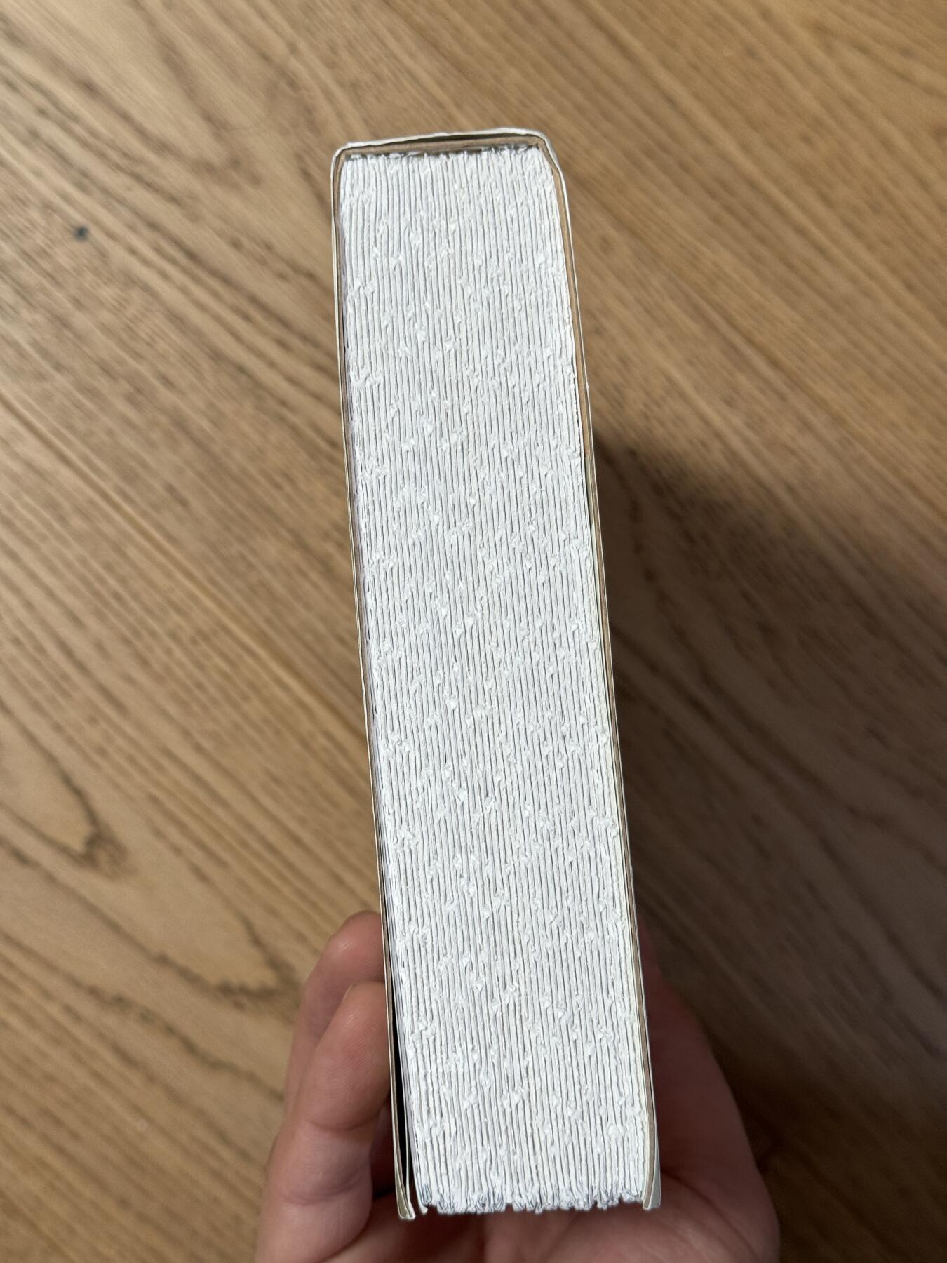 甄臻铺-世界币章拍卖（第55期），3月28日甄品场（直播拍卖）拍品征集中，送拍享返佣金等优惠多多 《鑄幣三千年：50枚錢幣串聯的極簡中國史（著者签名钤印毛邊本）》（王永生著）（聯經出版公司），576頁。多精美實物彩色照片插圖，仅发行100册，編號：19号。值得硏讀收藏～