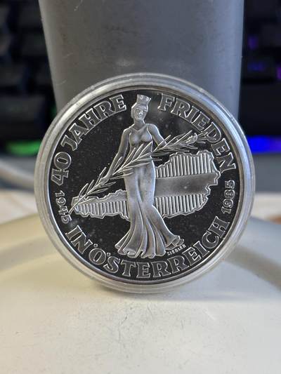 第194期拍卖 - 奥地利1985年40年和平纪念银币，24克，925银，塑料盒有瑕疵