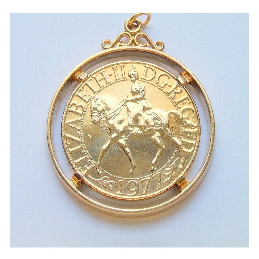 纯手工 英国1977年 伊丽莎白骑马镀金高浮雕精制币章吊坠 50MM
