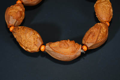 上海都达杂项专场90【全场包邮】  名家 橄榄核雕《佛魔群仙》手串69-263