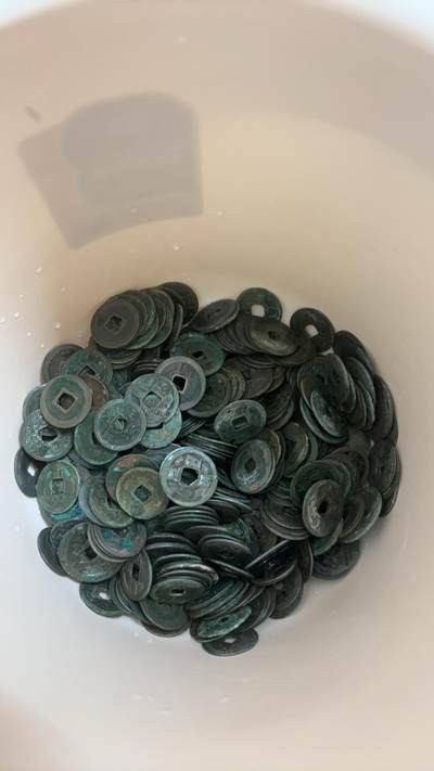 文馨钱币收藏第 297 场，银币，古钱币，铜元场，长期接代拍业务 - 以下到 380号都是宋筒子开出来的钱，一手货源，原汁原味。 宣和通宝折二篆书，短宝，直径 28.7×1.2mm