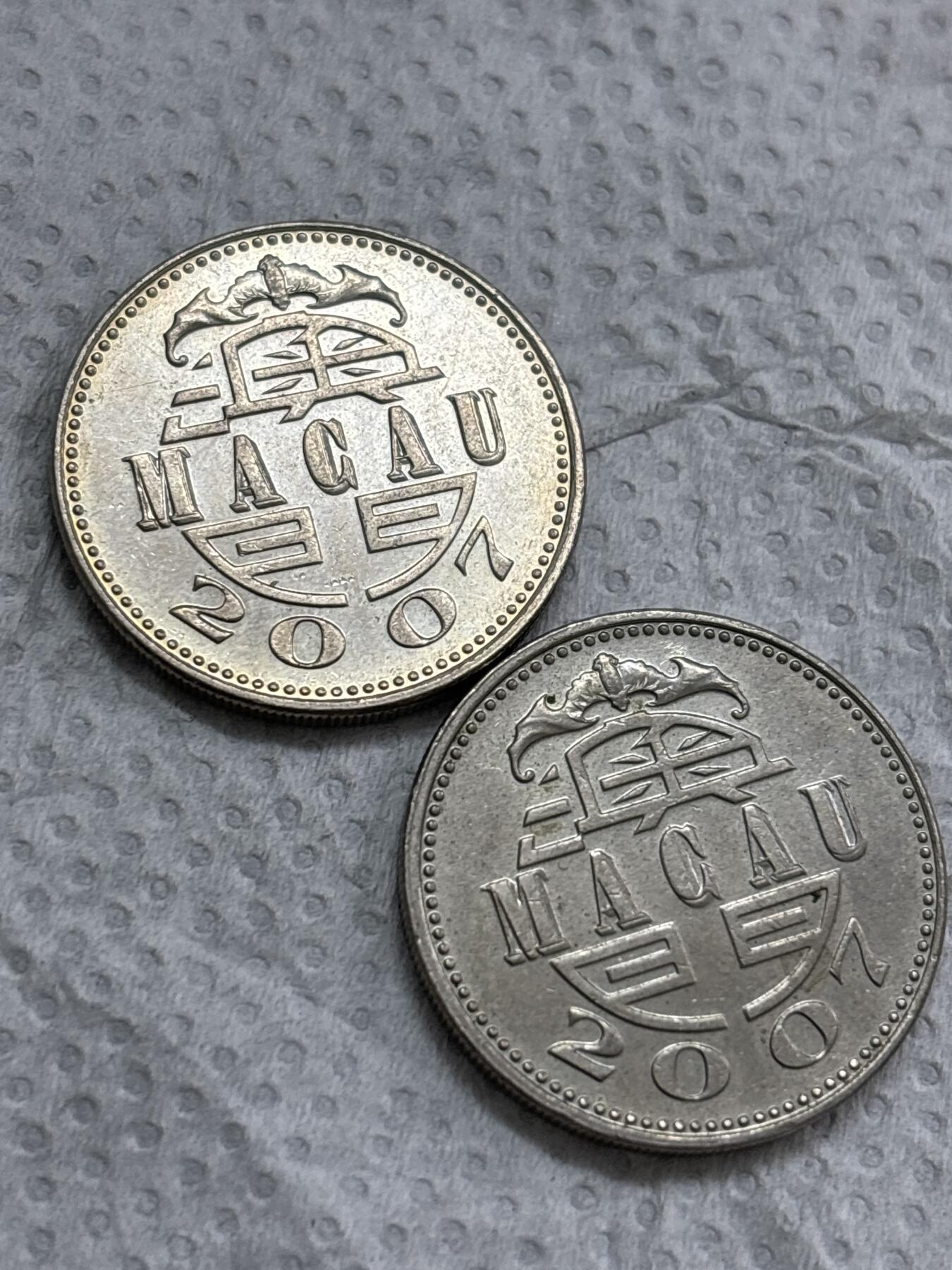 文馨钱币收藏第 297 场，银币，古钱币，铜元场，长期接代拍业务 原光品相 2007 年澳门灯塔一元 2 枚