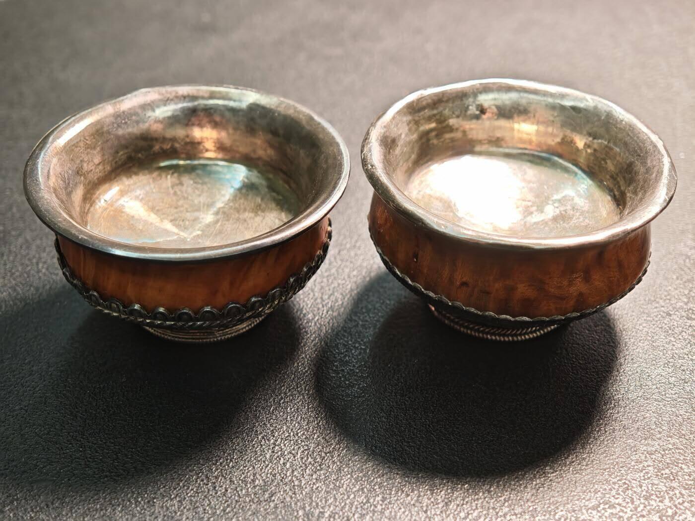 【德藏】世界币章拍卖第168期（拍品征集中~欢迎藏友联系） 古早镶嵌银质刻花酒杯一对 直径约：50mm/每个；重约：20～21.3g