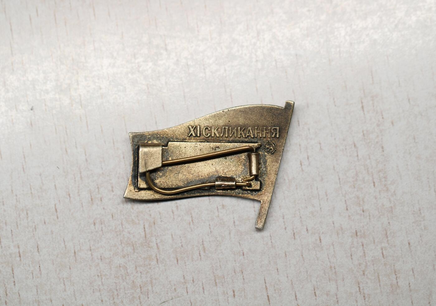 大猫徽章拍卖 第290期 乌克兰最高苏维埃第十一届小红旗无号别针版