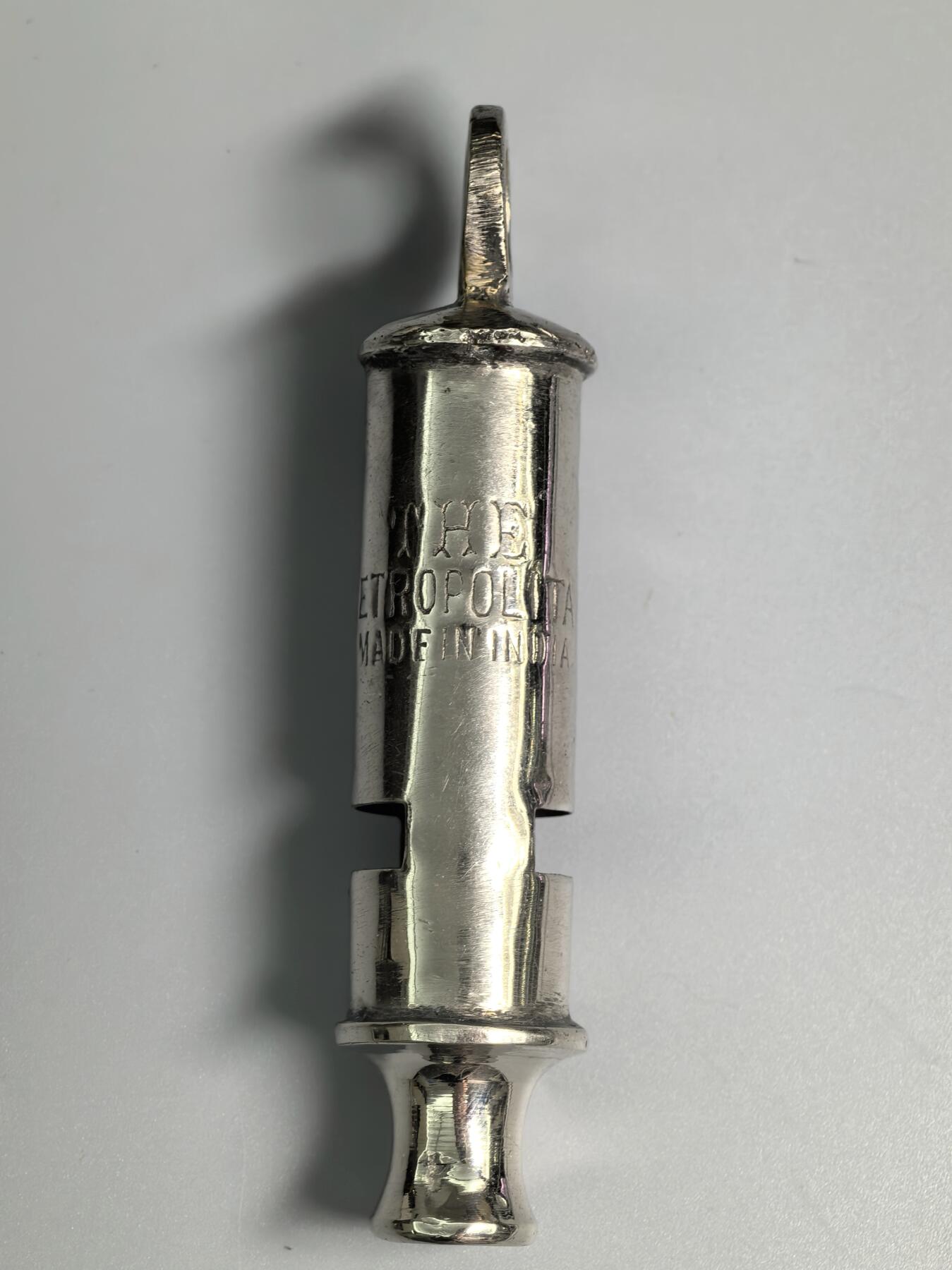 小驴勋章奖章收藏3月21日周六晚六点拍卖（珍爱和平，收藏战争，铭记历史，勿忘国耻，忠党爱国。有偿代拍，送拍规则在简介最后，参拍须阅读规则后再参拍，关系到运费包装发货时效真假辨别等关键信息，拍卖时不再发原图，看大图店主微信码在拍卖店铺介绍里） 英式警察哨子 大都会警察