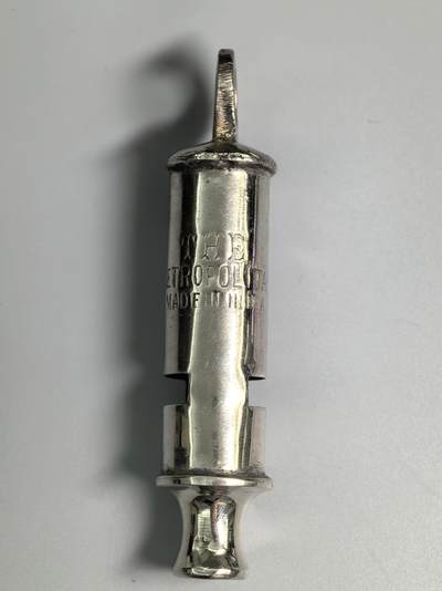 小驴勋章奖章收藏3月21日周六晚六点拍卖（珍爱和平，收藏战争，铭记历史，勿忘国耻，忠党爱国。有偿代拍，送拍规则在简介最后，参拍须阅读规则后再参拍，关系到运费包装发货时效真假辨别等关键信息，拍卖时不再发原图，看大图店主微信码在拍卖店铺介绍里） - 英式警察哨子 大都会警察