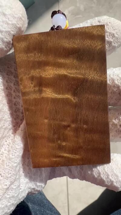 零元拍：NO50金丝楠平安无事牌，3D立体波纹。满水波香喷喷的小金砖，金光闪闪，73/45.5/14MM