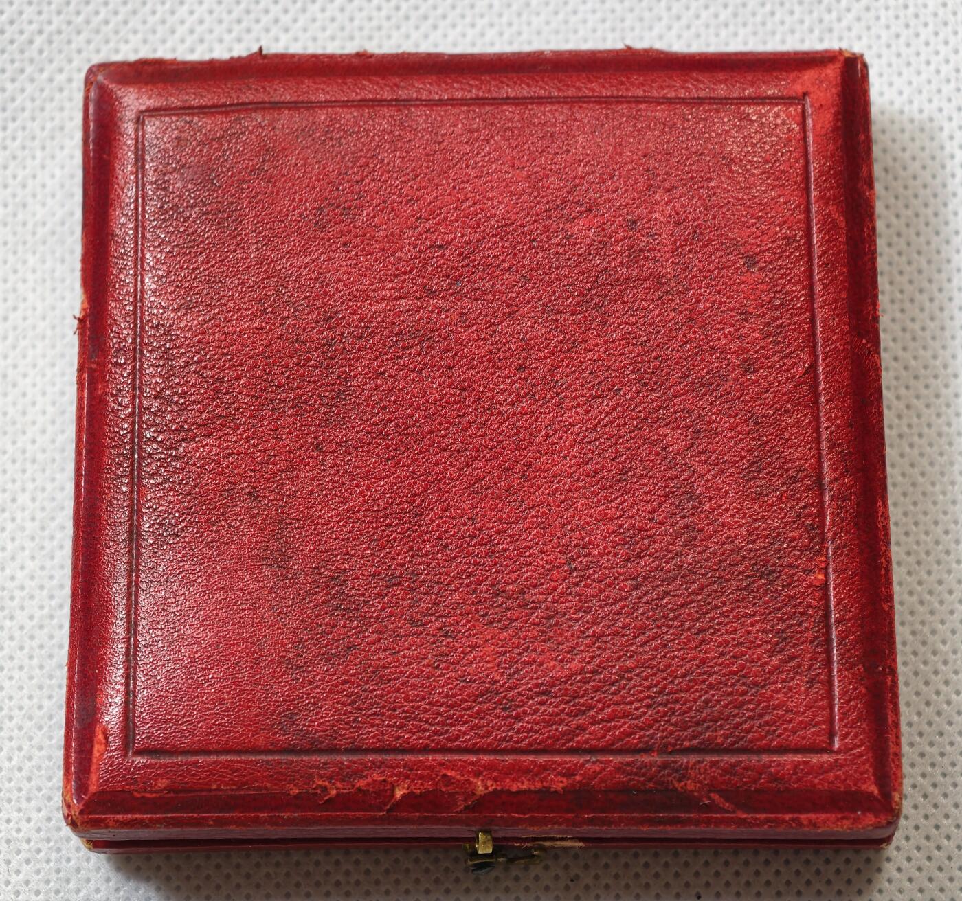 甄臻铺-世界币章拍卖（第55期），3月28日甄品场（直播拍卖）拍品征集中，送拍享返佣金等优惠多多