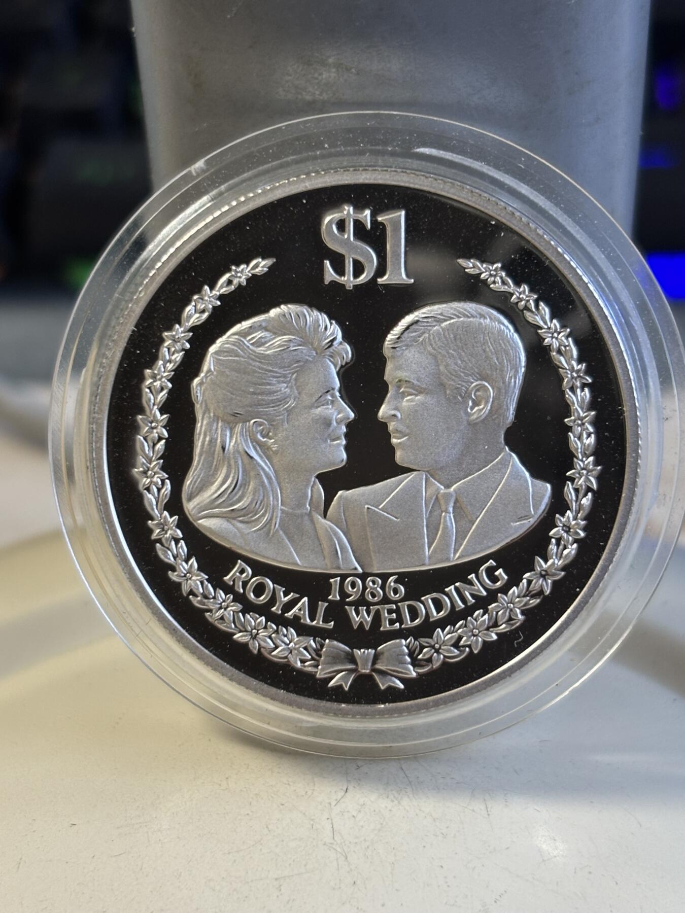 第194期拍卖 库克1986年安德鲁王子婚礼加厚版精制纪念银币，925银，54.44克，