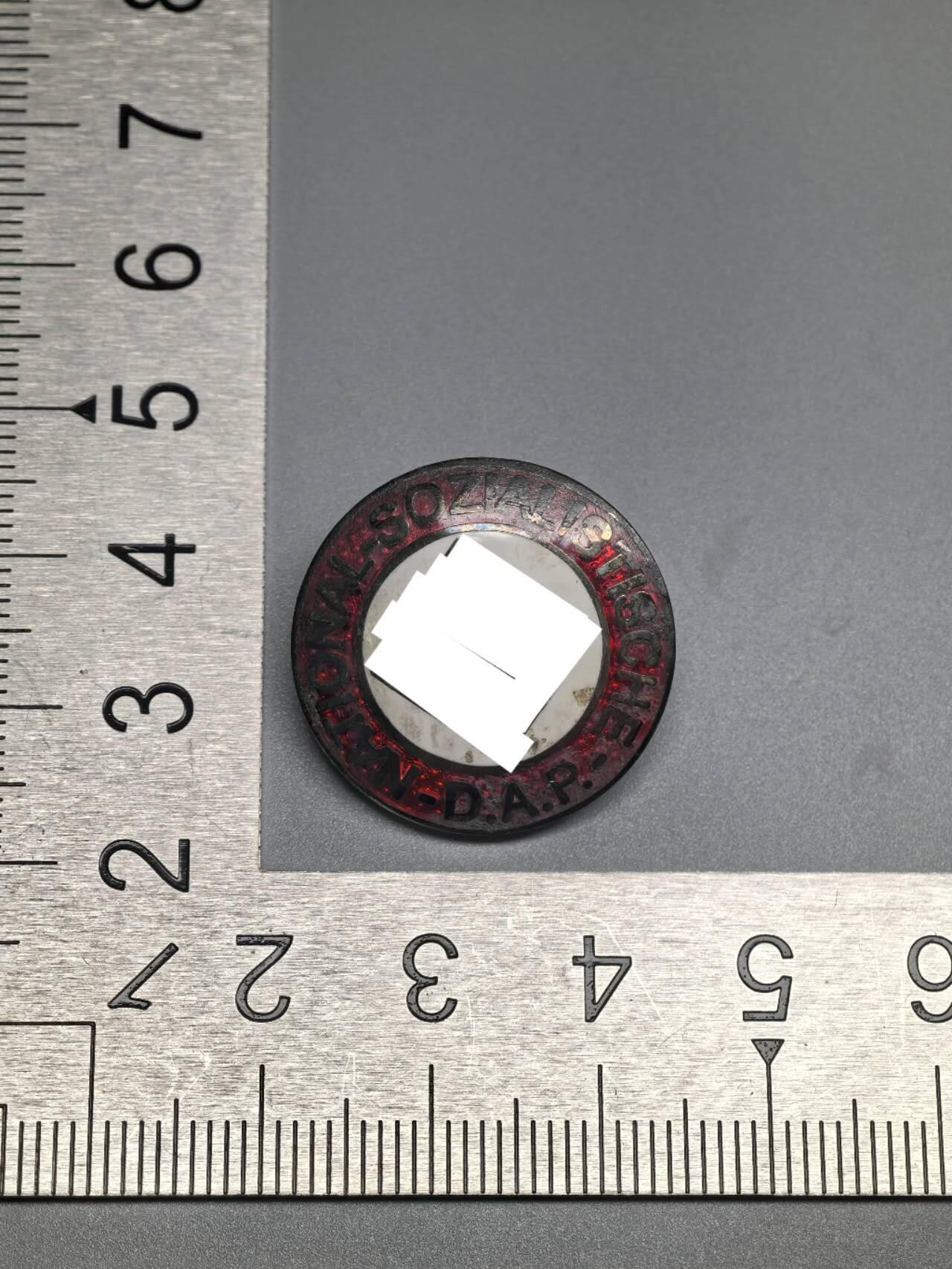 小驴勋章奖章收藏3月21日周六晚六点拍卖（珍爱和平，收藏战争，铭记历史，勿忘国耻，忠党爱国。有偿代拍，送拍规则在简介最后，参拍须阅读规则后再参拍，关系到运费包装发货时效真假辨别等关键信息，拍卖时不再发原图，看大图店主微信码在拍卖店铺介绍里） 现代工艺品NSDAP党徽 非原品