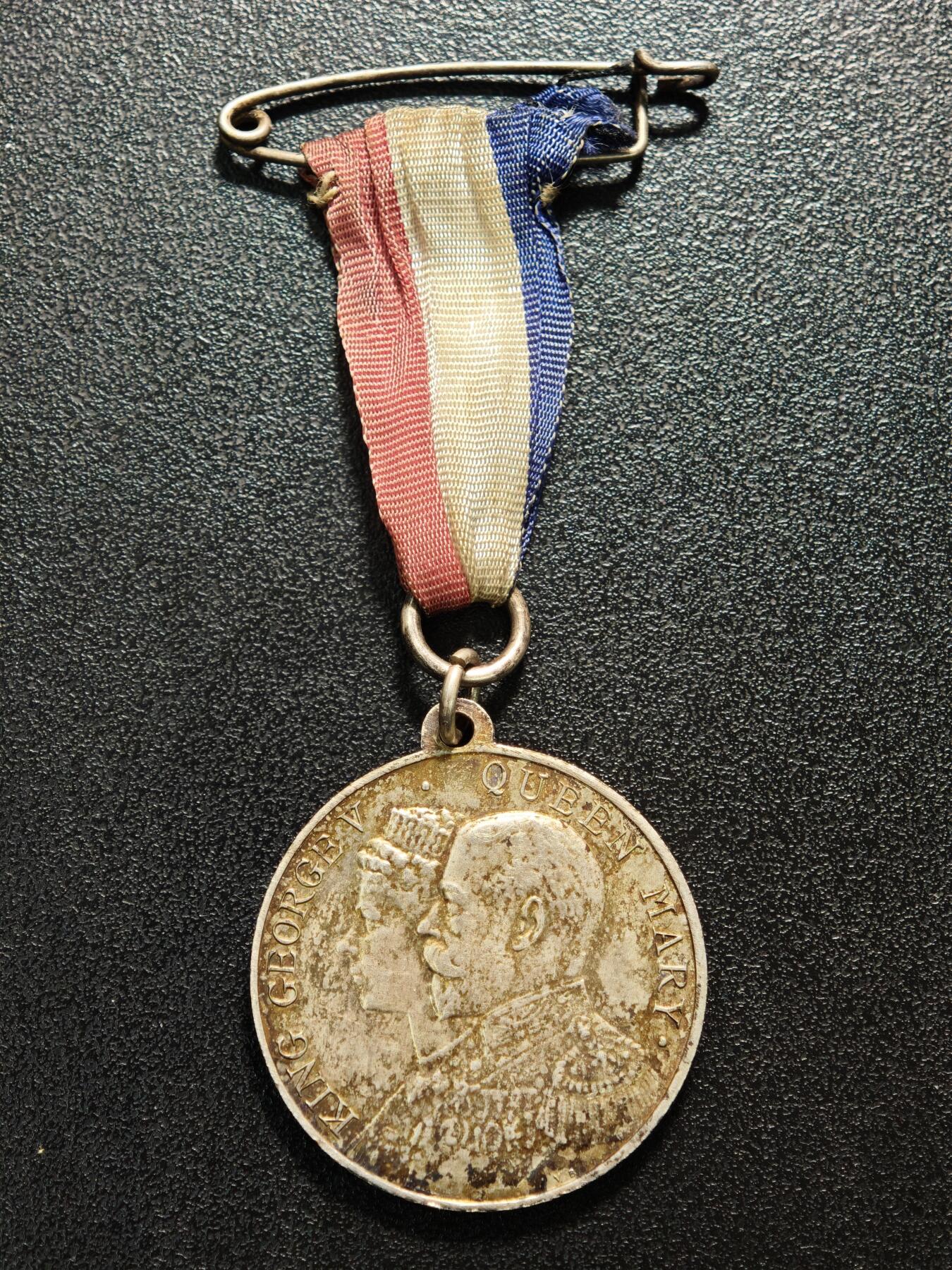 【德藏】世界币章拍卖第168期（拍品征集中~欢迎藏友联系） 1935年 英国乔治五世与玛丽王后银禧纪念银章 直径约：31.1mm；重约：15.6g