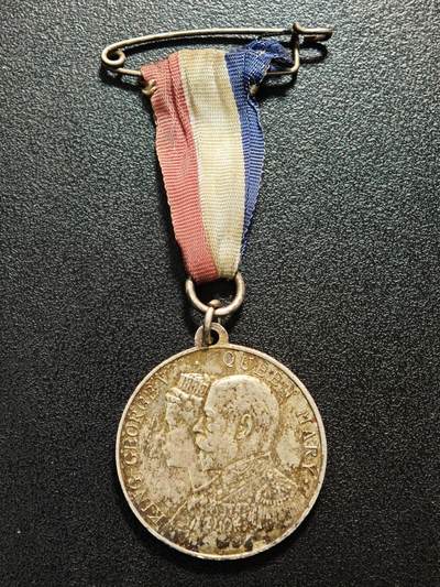 【德藏】世界币章拍卖第168期（拍品征集中~欢迎藏友联系） - 1935年 英国乔治五世与玛丽王后银禧纪念银章 直径约：31.1mm；重约：15.6g