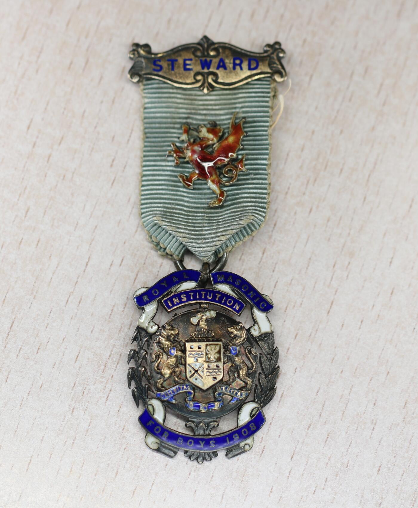 大猫徽章拍卖 第290期 1908年英国皇家共济会机构司库奖章（Steward Jewel）纯银镀金珐琅