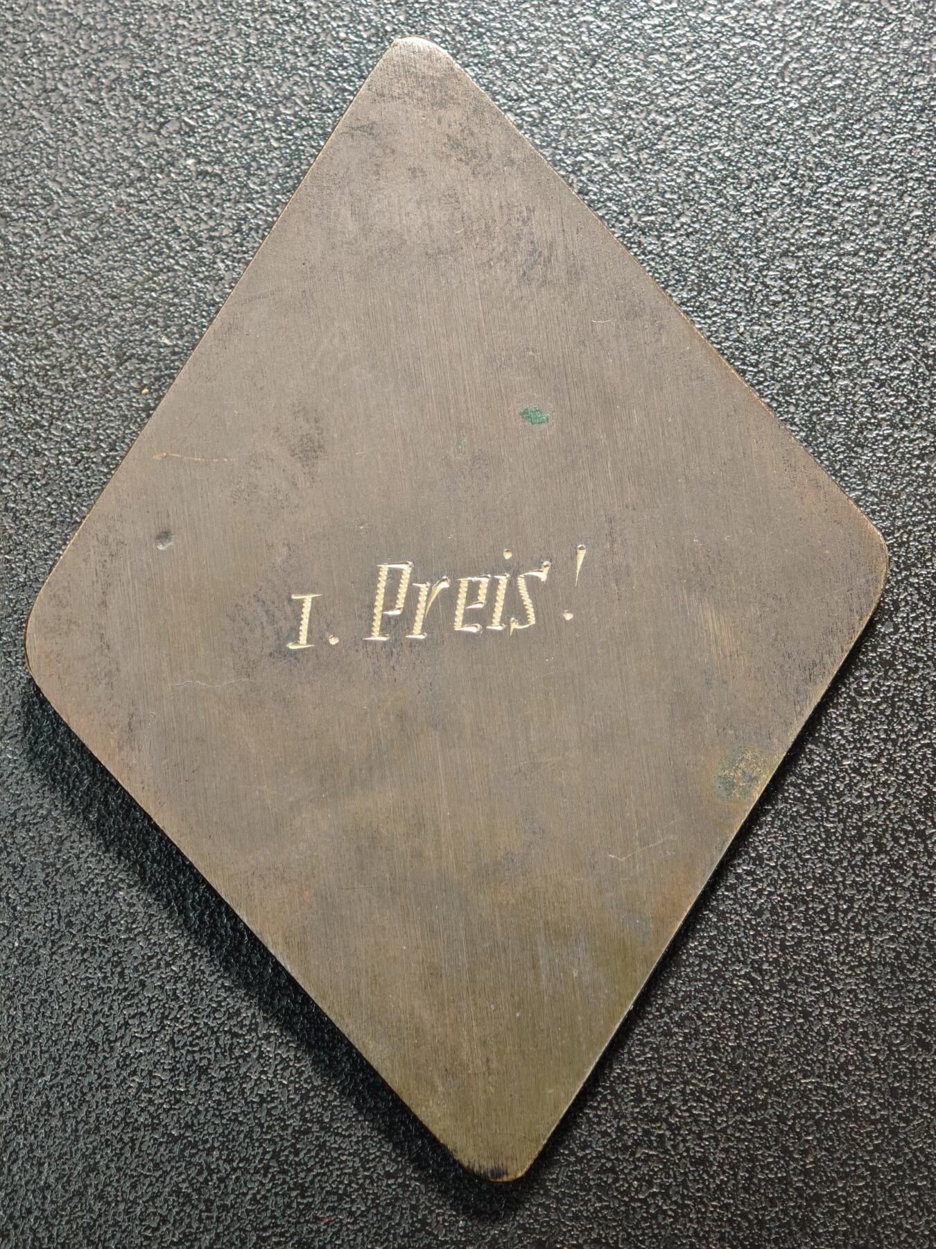 【德藏】世界币章拍卖第168期（拍品征集中~欢迎藏友联系） 1926-27年 德国魏玛共和国时期德国游泳赛事菱形纪念徽章 带盒 直径约：57.6mm×76.5mm/左，58.7mm×77.8mm/右；重约：43.1/左，63.1g/右