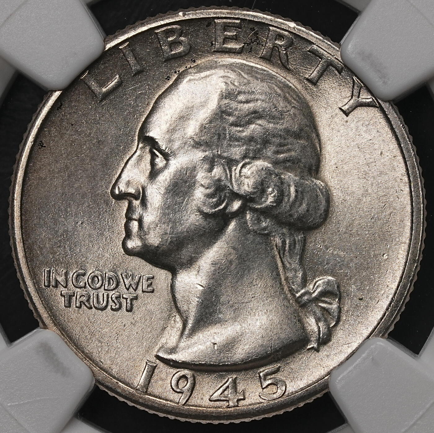 修遠堂世界钱币第108期 NGC MS65 1945年美国25美分银币，D厂铭