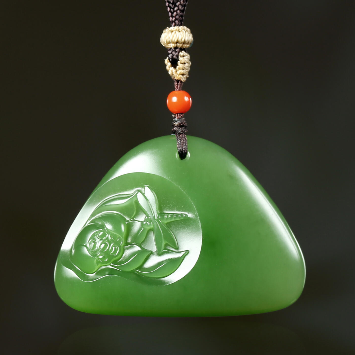 碧月说宝.君子怀瑾·当代和田玉清风专场(三) 陆宜南 色标级苹果绿碧玉莲花牌