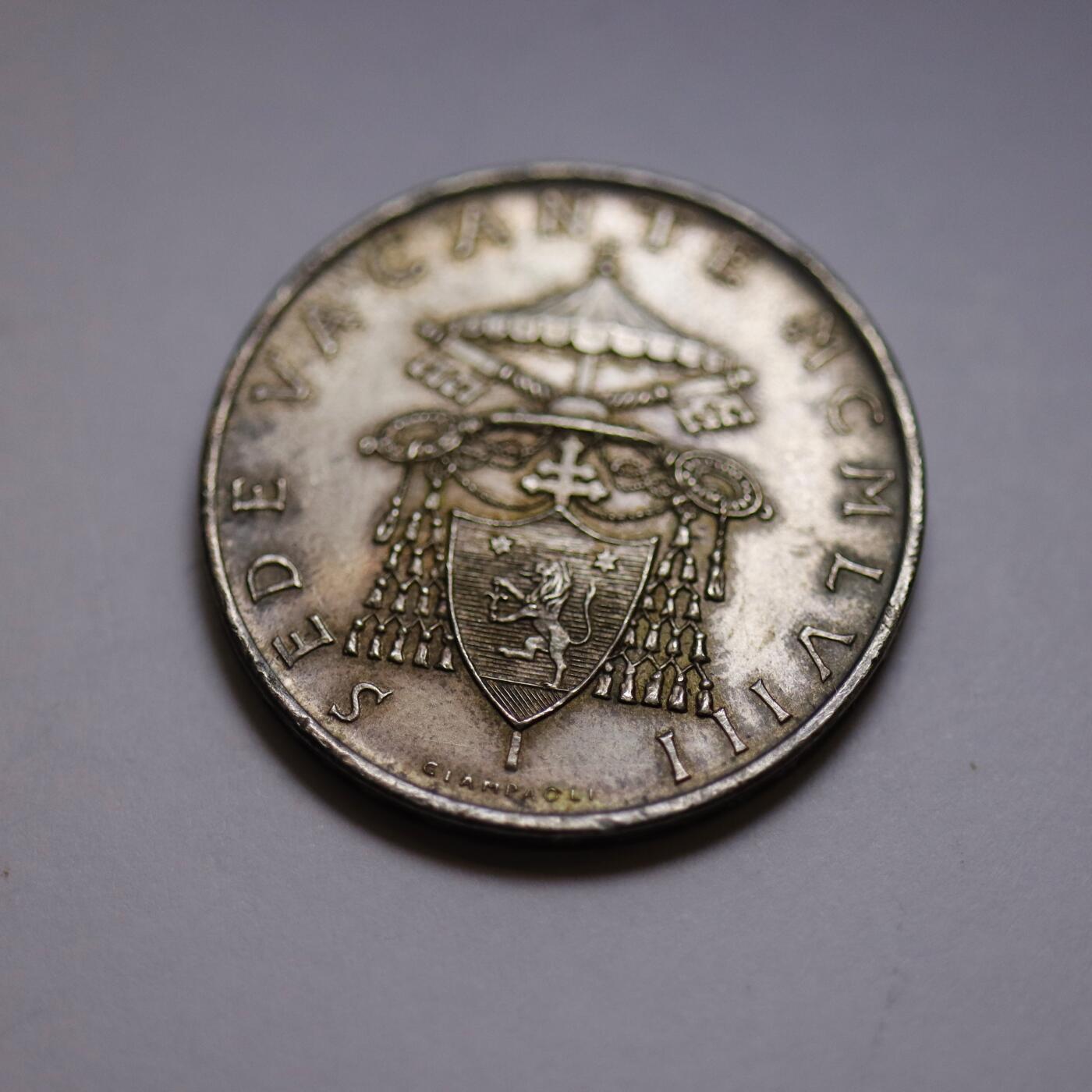 观钱 近现代机制币拍卖No.005（全场顺丰包邮，不区分偏远地区）  梵蒂冈 1958 年宗座出缺 500 里拉银币，UNC品相，底板带彩，转光。