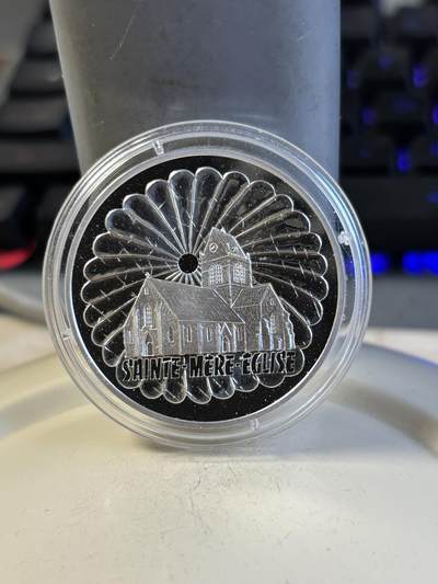 第194期拍卖 - 法国1994年二战胜利50周年系列圣母教堂纪念银币，900银，22.2克，发行30000枚