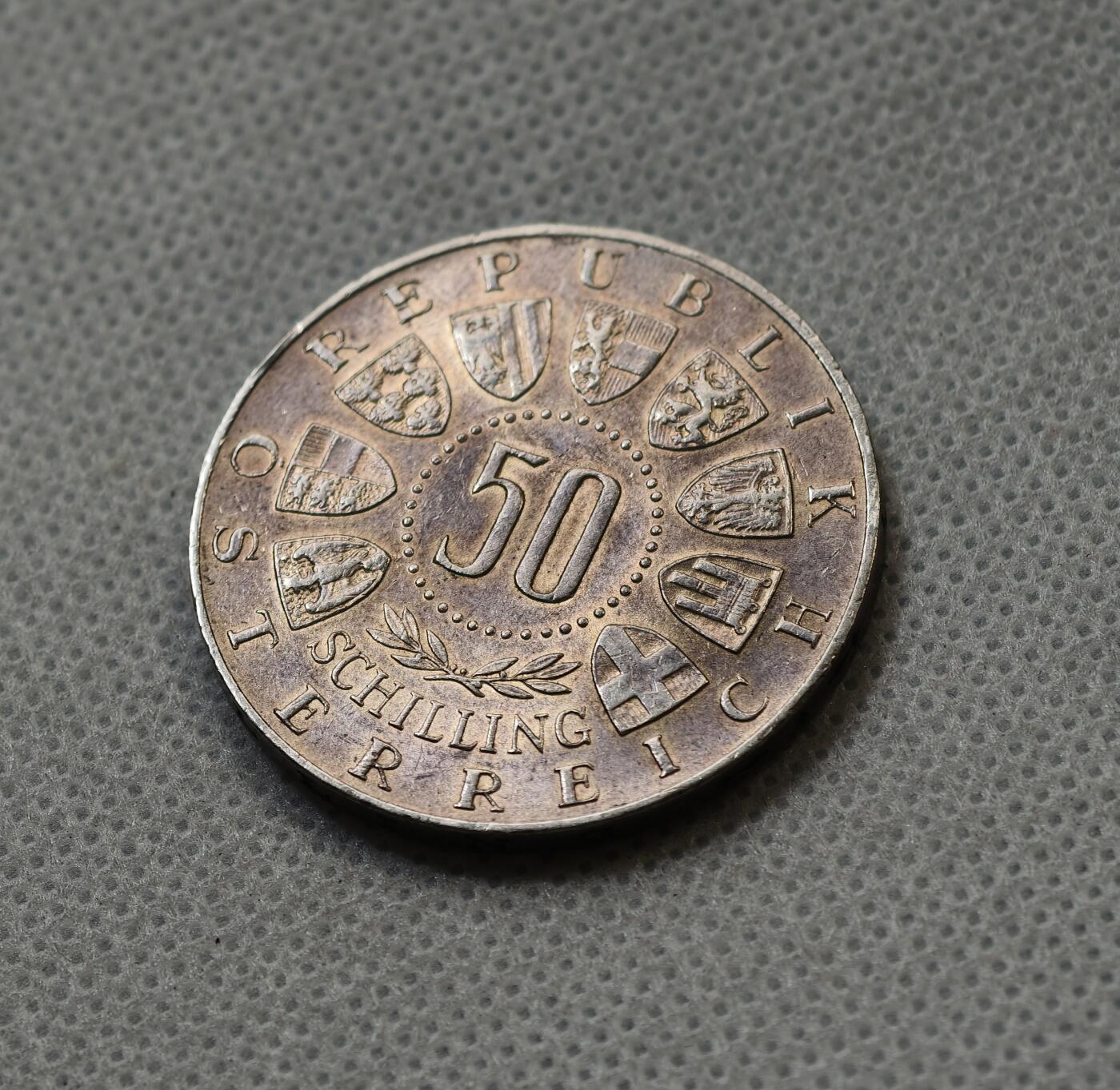 甄臻铺-世界币章拍卖（第55期），3月28日甄品场（直播拍卖）拍品征集中，送拍享返佣金等优惠多多