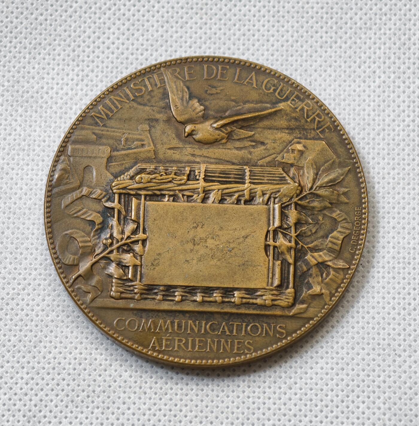 甄臻铺-世界币章拍卖（第55期），3月28日甄品场（直播拍卖）拍品征集中，送拍享返佣金等优惠多多