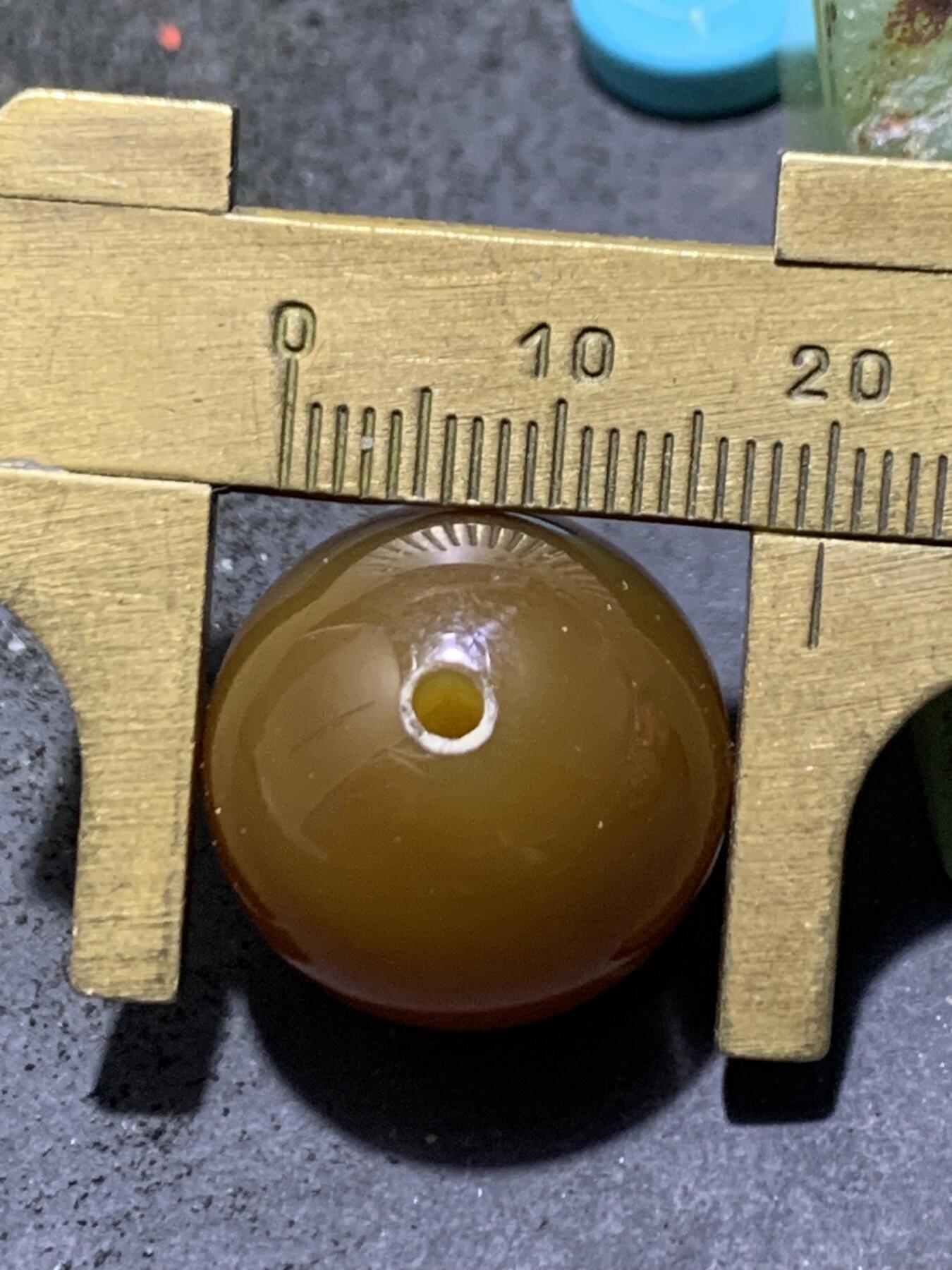 精美北红玛瑙2.0圆珠一颗，