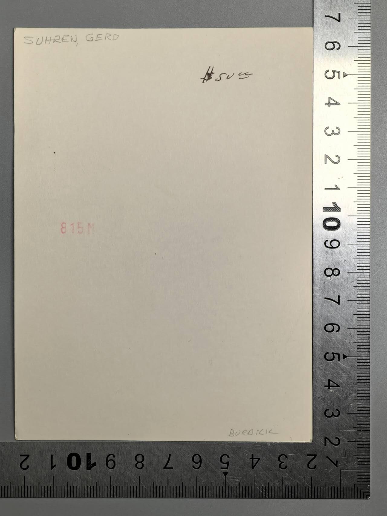 小驴勋章奖章收藏3月21日周六晚六点拍卖（珍爱和平，收藏战争，铭记历史，勿忘国耻，忠党爱国。有偿代拍，送拍规则在简介最后，参拍须阅读规则后再参拍，关系到运费包装发货时效真假辨别等关键信息，拍卖时不再发原图，看大图店主微信码在拍卖店铺介绍里） 得三海军U艇工程军官，首位仅凭技术功绩获得骑士铁十字勋章获得者格尔德·苏伦战后签名照，其弟弟是U艇指挥官双剑橡叶骑士铁十字勋章获得者莱因哈德．苏伦